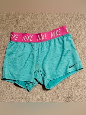 Nike Girl’s Performance Shorts - Teal/Pink - L